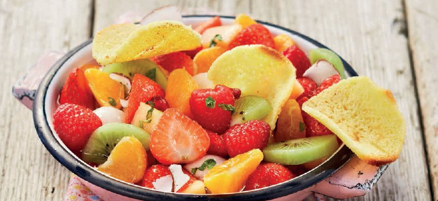 SALADE DE FRUITS ET TUILES DE QUATRE-QUARTS