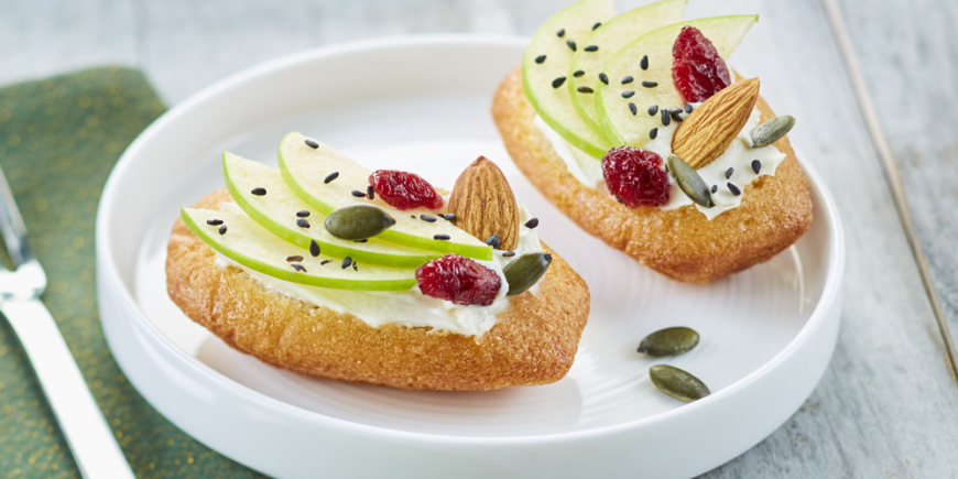 BRUSCHETTAS DE MADELEINES POMME VERTE ET FRUITS SECS